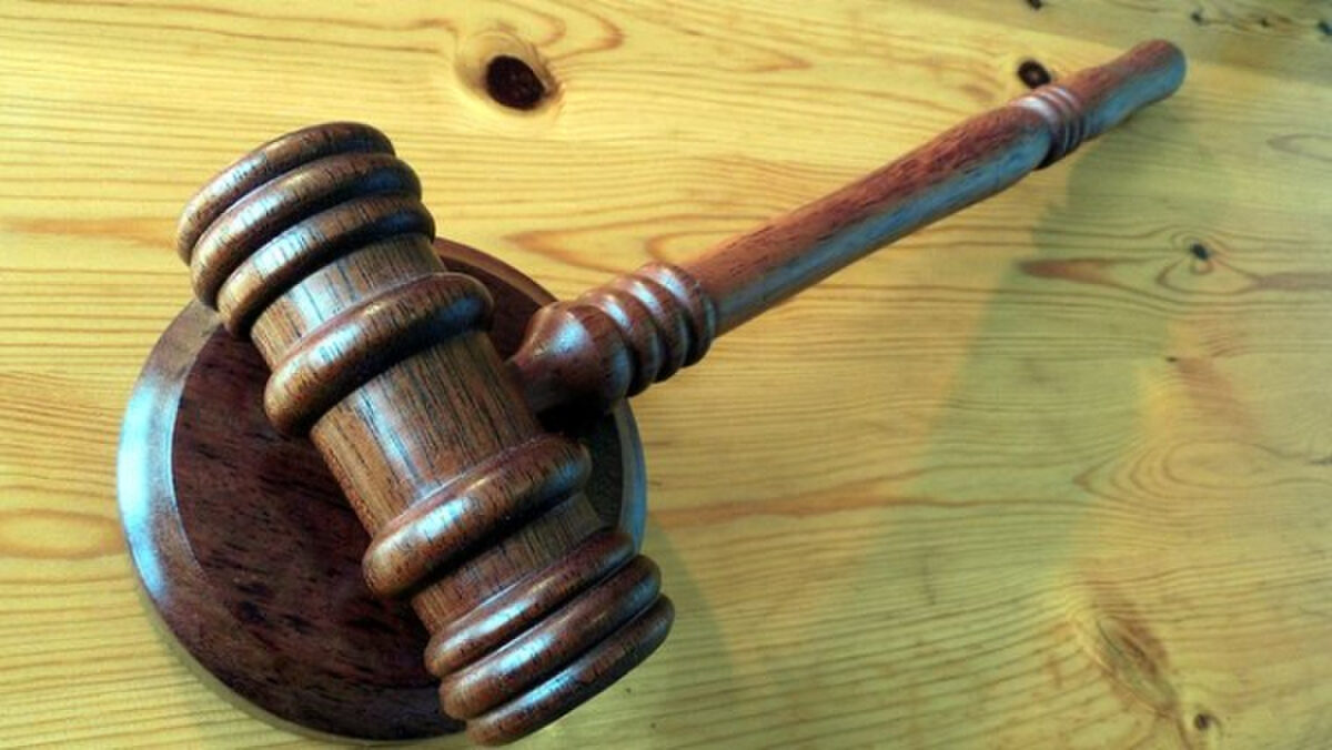 У столиці винесено вирок чоловікові, якому загрожує до п'ятнадцяти років позбавлення волі за підпал автомобіля волонтера та релейної шафи "Укрзалізниці". 8