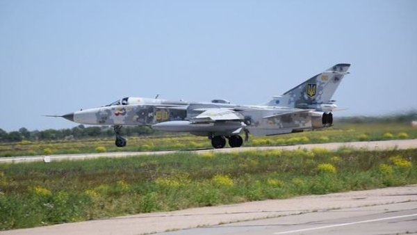Генштаб ЗСУ: Знищено літак Су-24М та іншу техніку у Криму