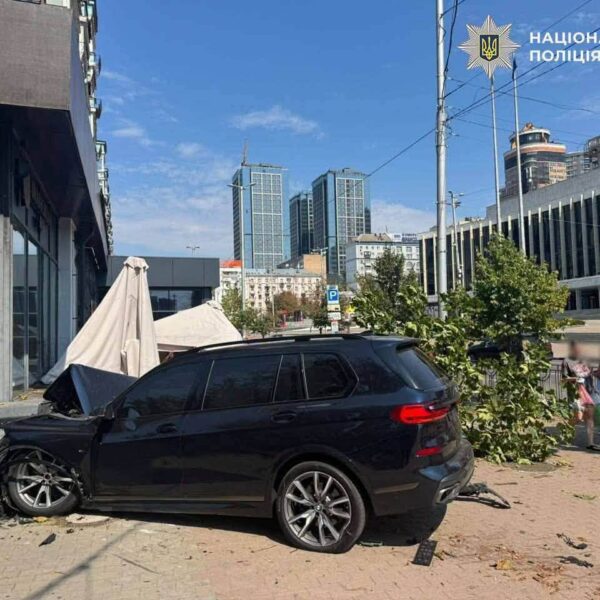 Дорожньо-транспортна пригода поблизу палацу «Україна» спровокована колишнім «смотрящим» за Лук’янівським СІЗО та чиновником Української асоціації футболу.