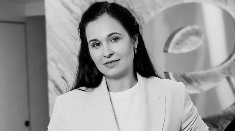 Eva, високопоставлена керівниця, пішла з життя. 2