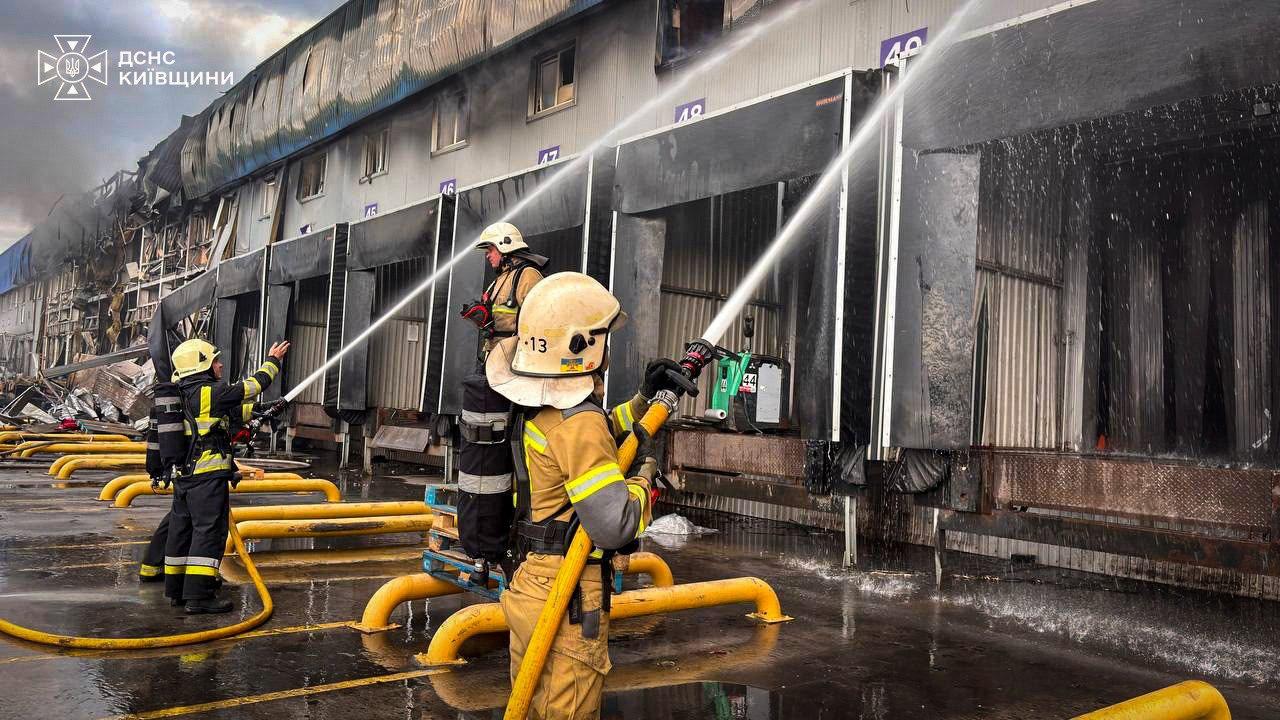 На Київщині ліквідовують загоряння, спричинені ударами російських дронів 11 На Київщині ліквідовують загоряння, спричинені ударами російських дронів 6