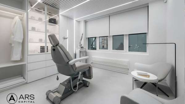ARS Capital, компанія Максима Кріппи, викупила 100% Age Management System. 15