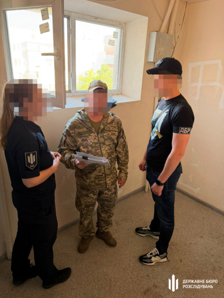 Викриття незаконного примусу до мобілізації: чотирьох посадовців Одеського ТЦК підозрюють у протиправних діях 4 Викриття незаконного примусу до мобілізації: чотирьох посадовців Одеського ТЦК підозрюють у протиправних діях 4
