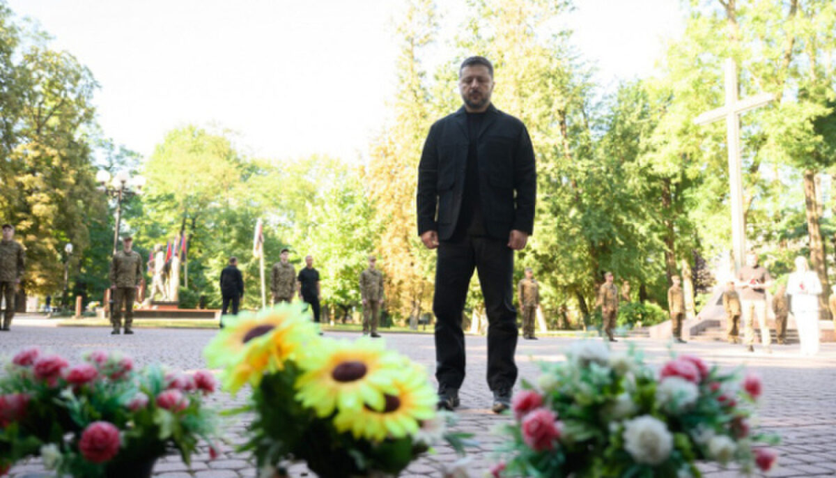 Зеленський вшанував загиблих українських захисників в Івано-Франківську 6