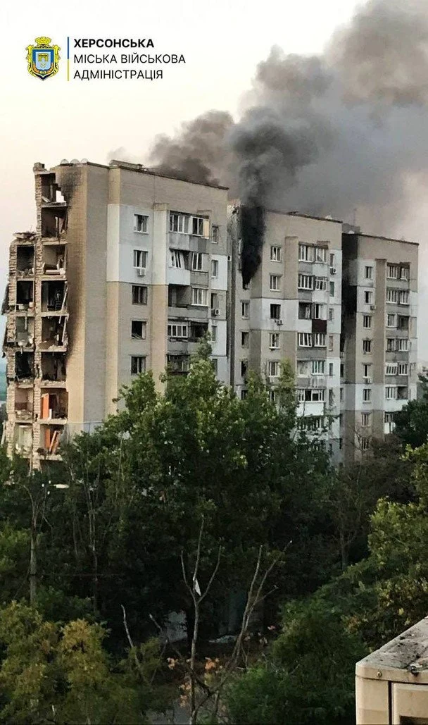 Загарбники скинули потужні бомби на багатоквартирний будинок – зруйновано половину будівлі (фото 4 Наслідки атаки / © Ярослав Шанько