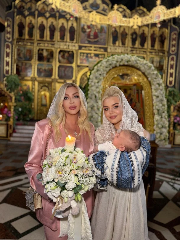 Білик і Гросу стали родичами, а Анатоліч і Лобода — кумами: хто зі знаменитостей поріднився та обзавівся хрещениками 17 Ірина Білик та Аліна Гросу / © пресслужба Аліни Гросу