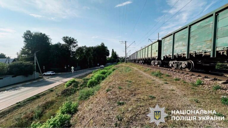 У місті Ірпінь 14-річний юнак потрапив під поїзд, що призвело до його смерті. 9