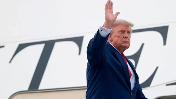 Трамп підтвердив, що таємно здійснив зміну літака в Туреччині, мотивуючи це загрозою.