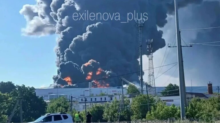 У РФ спалахнув ще один великий склад Wildberries після нальоту безпілотників. 8 У РФ спалахнув ще один великий склад Wildberries після нальоту безпілотників. 8