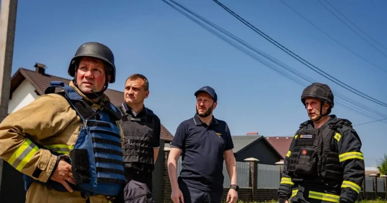 Вибух на військовому полігоні у Хмельницькій області: досі тривають пошуки п’ятьох зниклих військовослужбовців, влада розкриває нові подробиці. 10