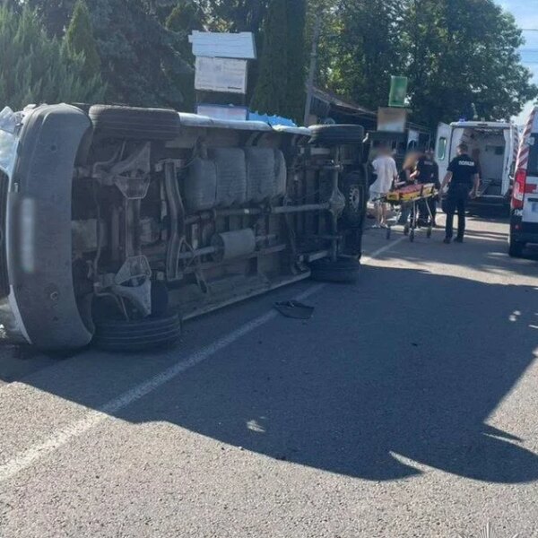 Масштабна аварія сталася на Закарпатті: автобус із пасажирами перекинувся, є&hellip;