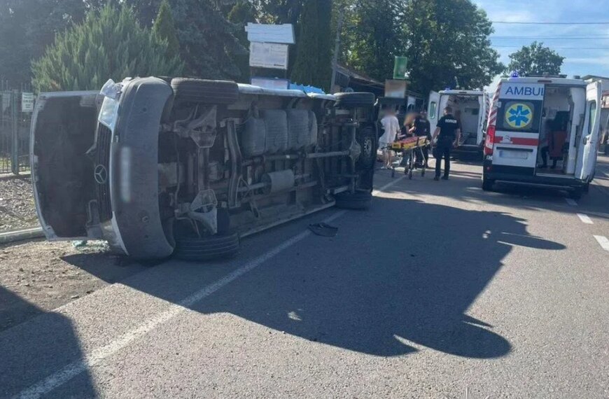 Масштабна аварія сталася на Закарпатті: автобус із пасажирами&hellip;
