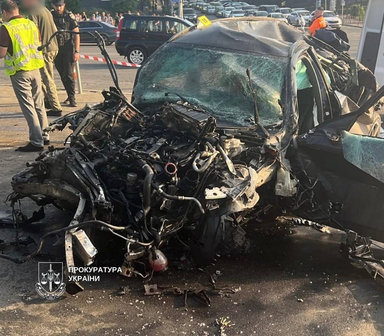 Серед жертв автопригоди в Солом'янському районі — 12-річна дитина, а водій має історію аварій та штрафи за перевищення швидкості. 9 Фото до статті