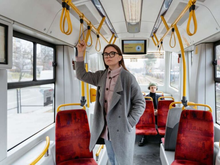 Звернення проти збільшення вартості проїзду за кілька годин набрало потрібну кількість голосів 23 Звернення проти збільшення вартості проїзду за кілька годин набрало потрібну кількість голосів 16