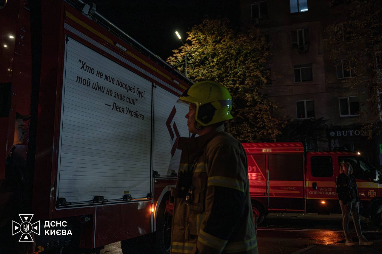 Багатоповерхівка в Голосієві була пошкоджена російським ударом (доповнено) 8