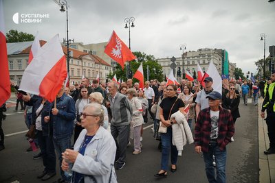 Учасники Волинського маршу у Варшаві, 12 липня 2026 року. Такі заходи пам'яті поляків, жертв Волинської трагедії, відбувалися в різних містах Польщі в липні 2026-го