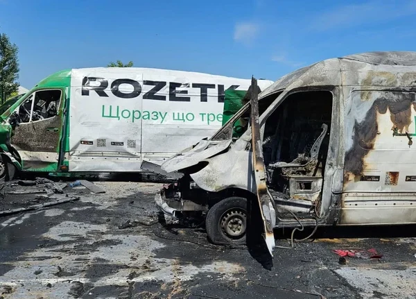 Російські сили завдали удару по сховищу Rozetka у Київській області, є жертва.