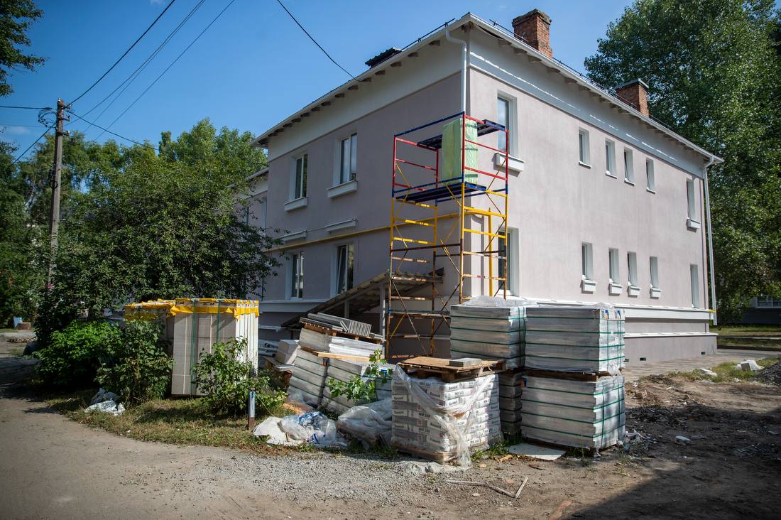 18 будинків у Святошинському районі відновлюють після російських обстрілів 17 18 будинків у Святошинському районі відновлюють після російських обстрілів 12