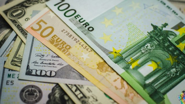 Фінансисти прогнозують незначне збільшення потреби в іноземній валюті після пом’якшень Національного банку.