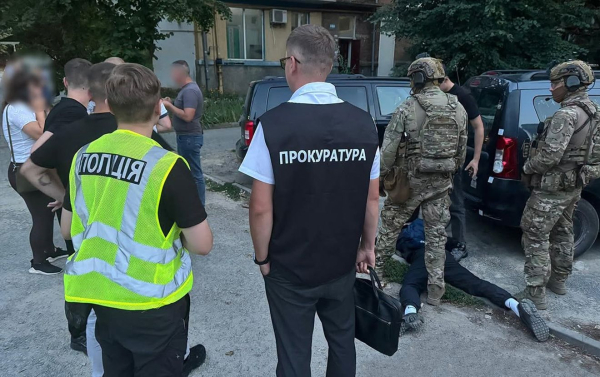 $6300 та $4000 за виїзд за кордон: дві схеми переправлення чоловіків зазнали невдачі