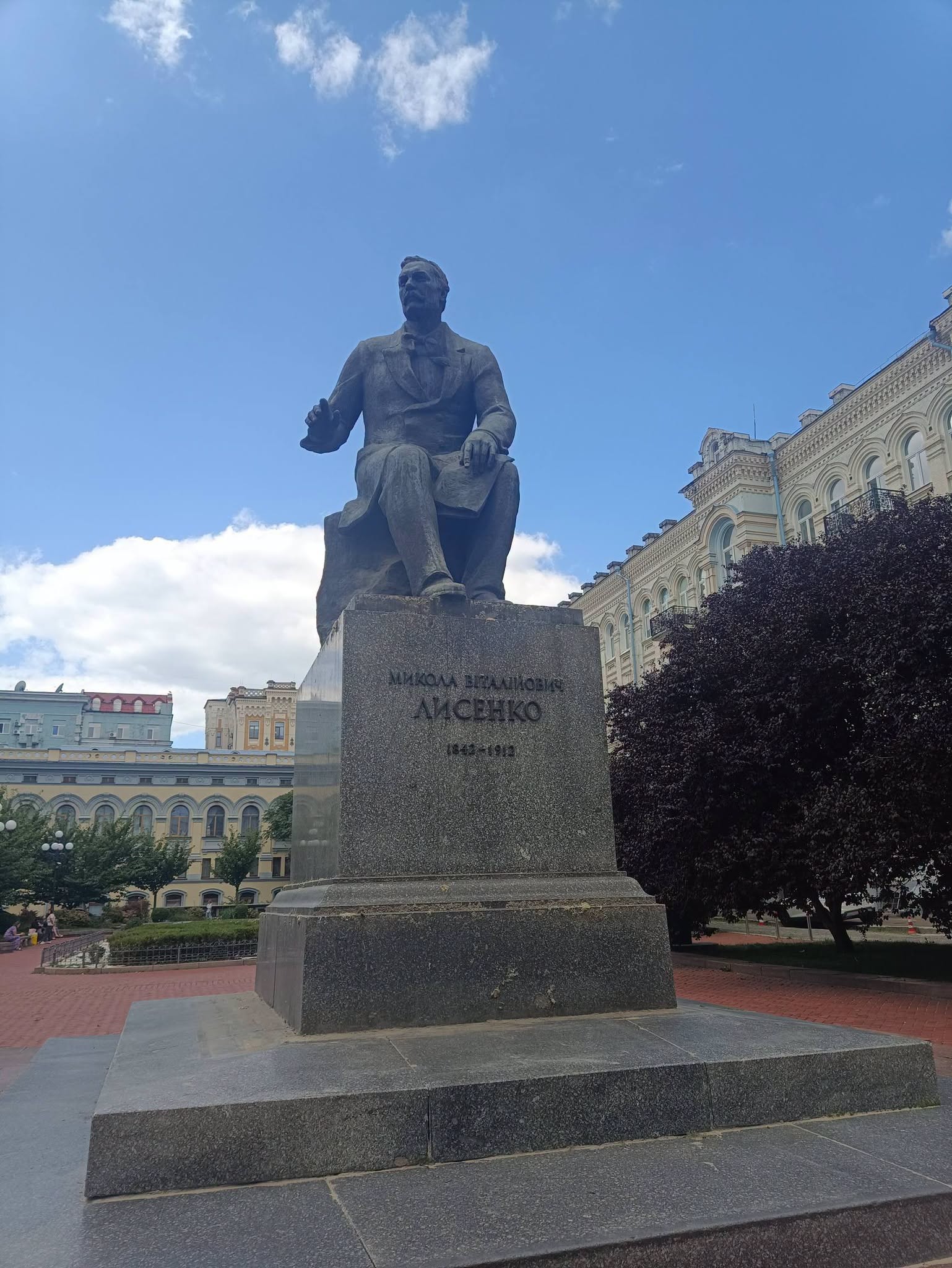 Скульптуру Миколи Лисенка біля Національної опери розкрили після демонтажу тимчасових конструкцій. 5
