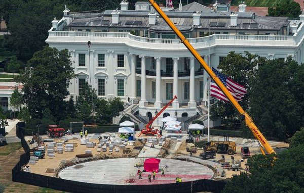 Вищий суд Америки призупинив зведення бальної зали Трампа на землях Білого дому.