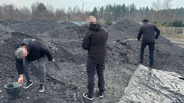 Підозри пред’явлено учасникам схеми з постачання неякісного вугілля для лікарень і шкіл