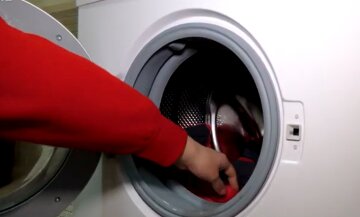 Зниження витрат удвічі: легкий шлях до економії на комунальних послугах 8 Прання одягу, скріншот з відео