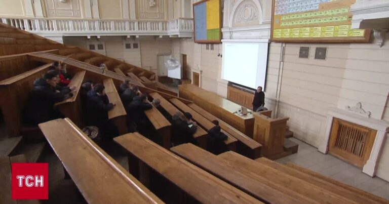 Вищі навчальні заклади отримали рекомендації від МОН щодо оптимізації навчального розкладу, включаючи навчання у вихідні та літні місяці. 14