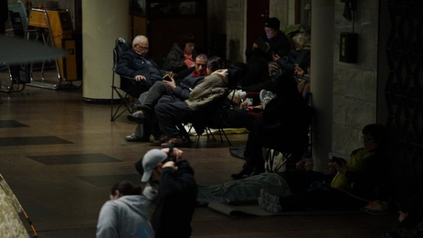 Звернення щодо розміщення вагонів київського метрополітену на станціях, коли вони слугують як сховища, не здобуло необхідної кількості голосів. 8