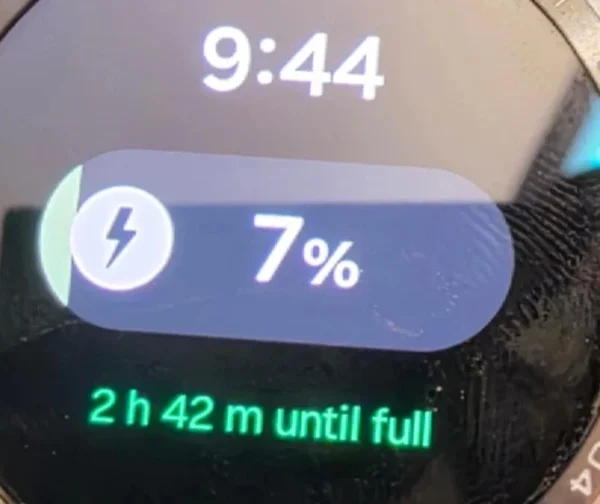 Користувачі Samsung Galaxy Watch9 вдаються до вентиляторів та льоду через тривалий час заряджання.
