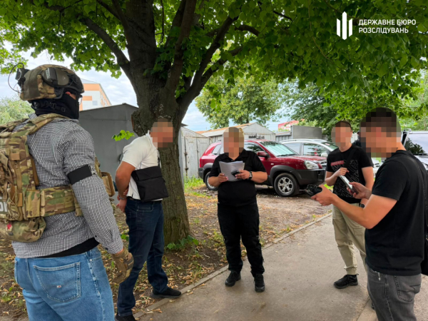 «Продай квартиру і пожертвуй мені»: затримано офіцера, який вимагав 10 тисяч доларів у військового в СЗЧ 5