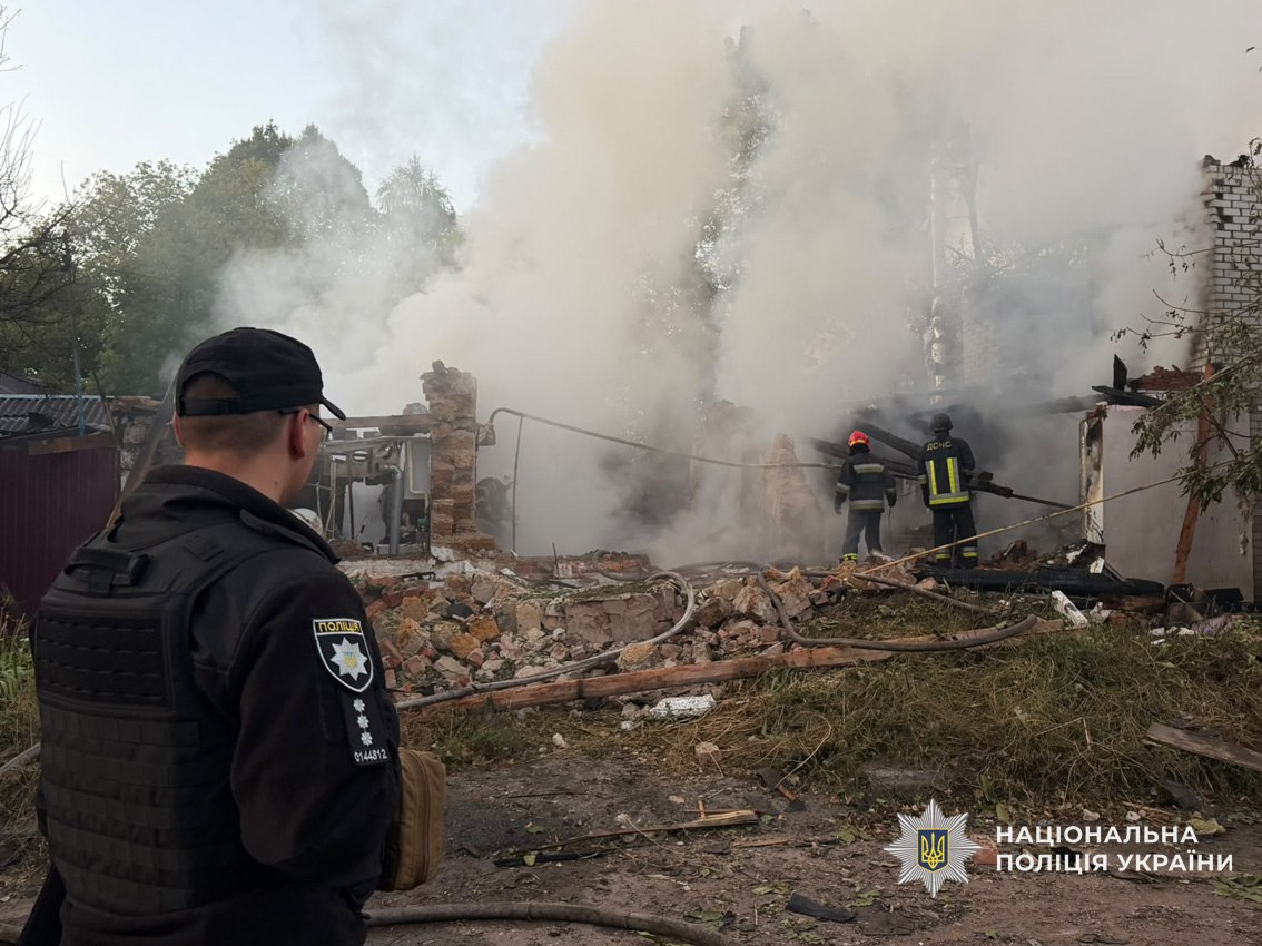 У Чернігові загинули жінка та чотирирічна дитина внаслідок дій російських військових. 12 Фото до статті