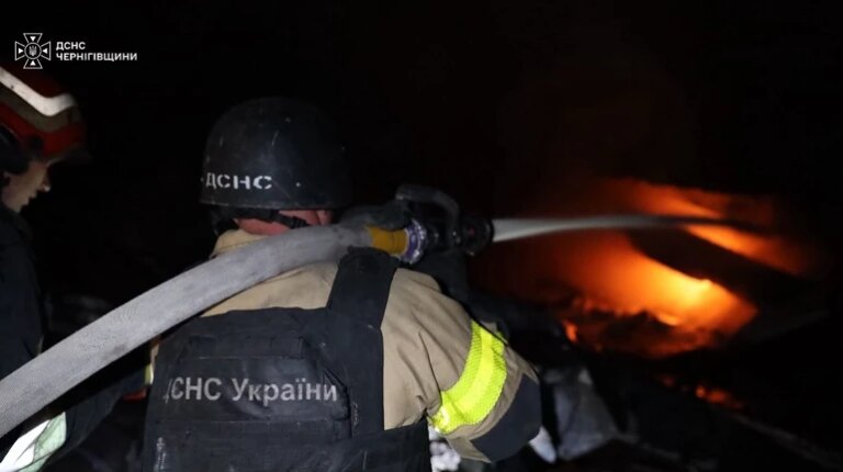 Російські війська завдали ударів по підприємствах у Чернігові 15