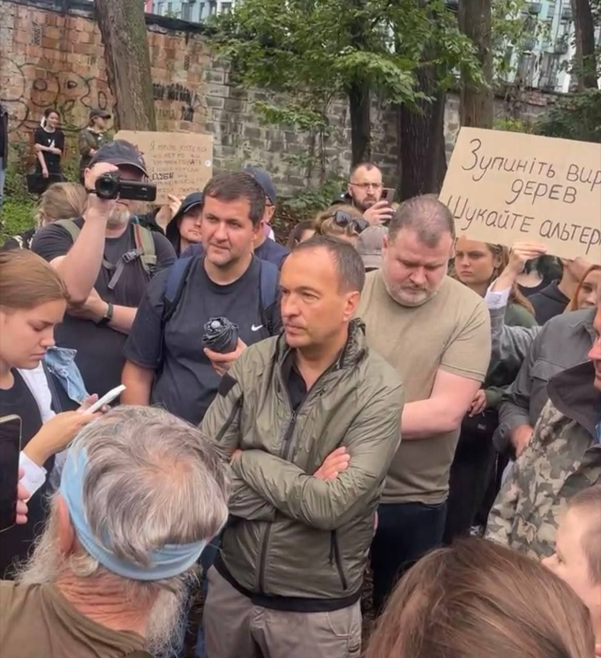 Активісти: На Теремках продовжили спилювання дерев, незважаючи на обіцянку зупинити роботи на два тижні 2