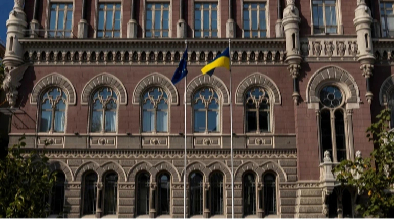 Національний банк реалізував понад один мільярд доларів. 2