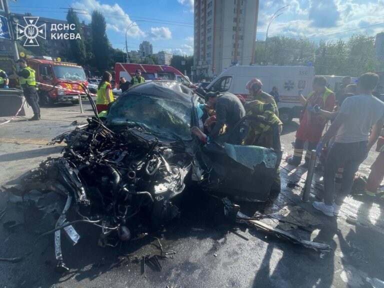Двоє правоохоронців загинули внаслідок дорожньо-транспортної пригоди у Солом'янському районі столиці. 2