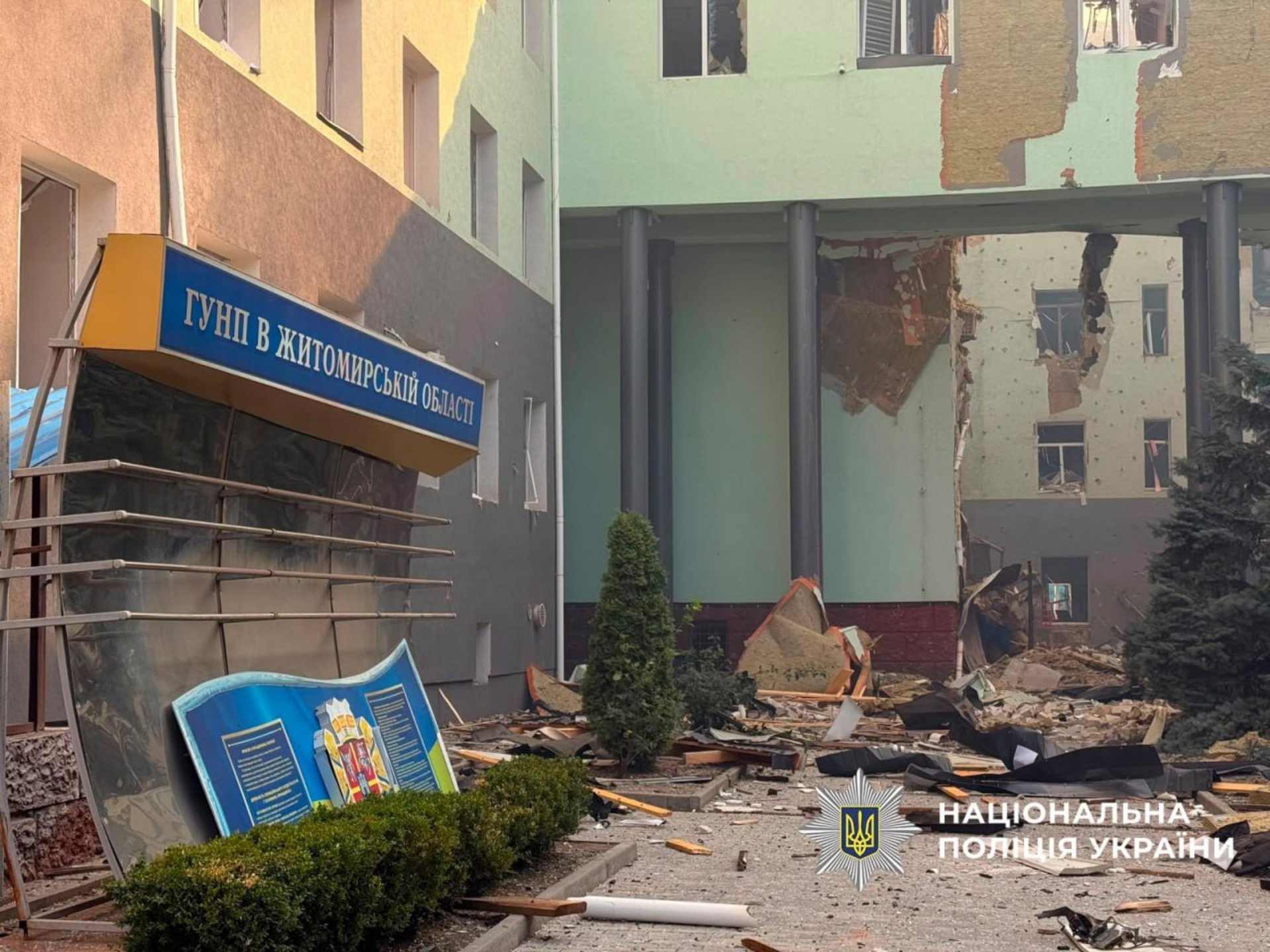 У Житомирі: два життя обірвано, десять поранено через влучання у будівлю Нацполіції 3