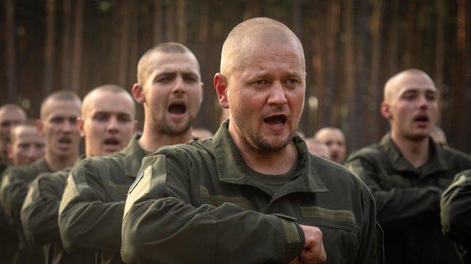 Верховна Рада може розглянути зміни щодо віку призову до армії, як зазначив народний депутат Костенко. 2