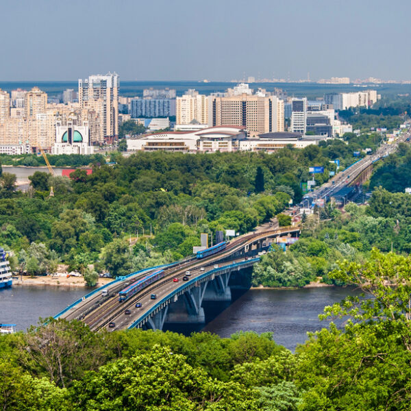 На мосту Метро перекриють рух транспорту на вихідних