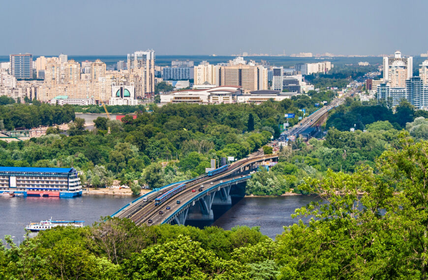 На мосту Метро перекриють рух транспорту на вихідних