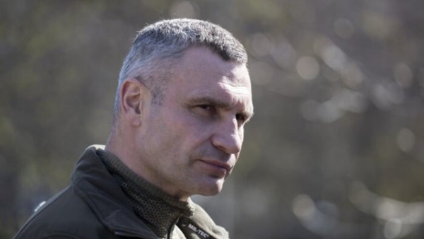 У столиці російські війська завдали удару по об’єкту життєво важливої інфраструктури, можливі перебої з подачею гарячої води у мешканців Деснянського та Дніпровського районів – міський голова
