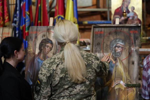 Львівські ікони на ящиках з-під набоїв: виставка, що вражає 8