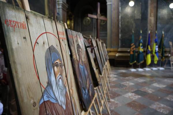 Львівські ікони на ящиках з-під набоїв: виставка, що вражає 7