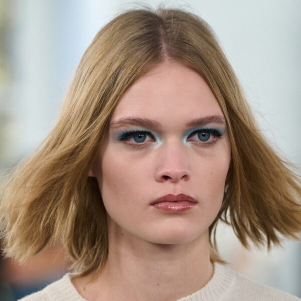 Холодний небесно-голубий — віральний макіяж з показу Jil Sander SS 2027