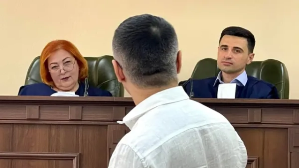 Адвокат Микитася Артур Габрієлян під час виступу перед суддями Апеляційної палати ВАКС, 1 вересня 2026 року