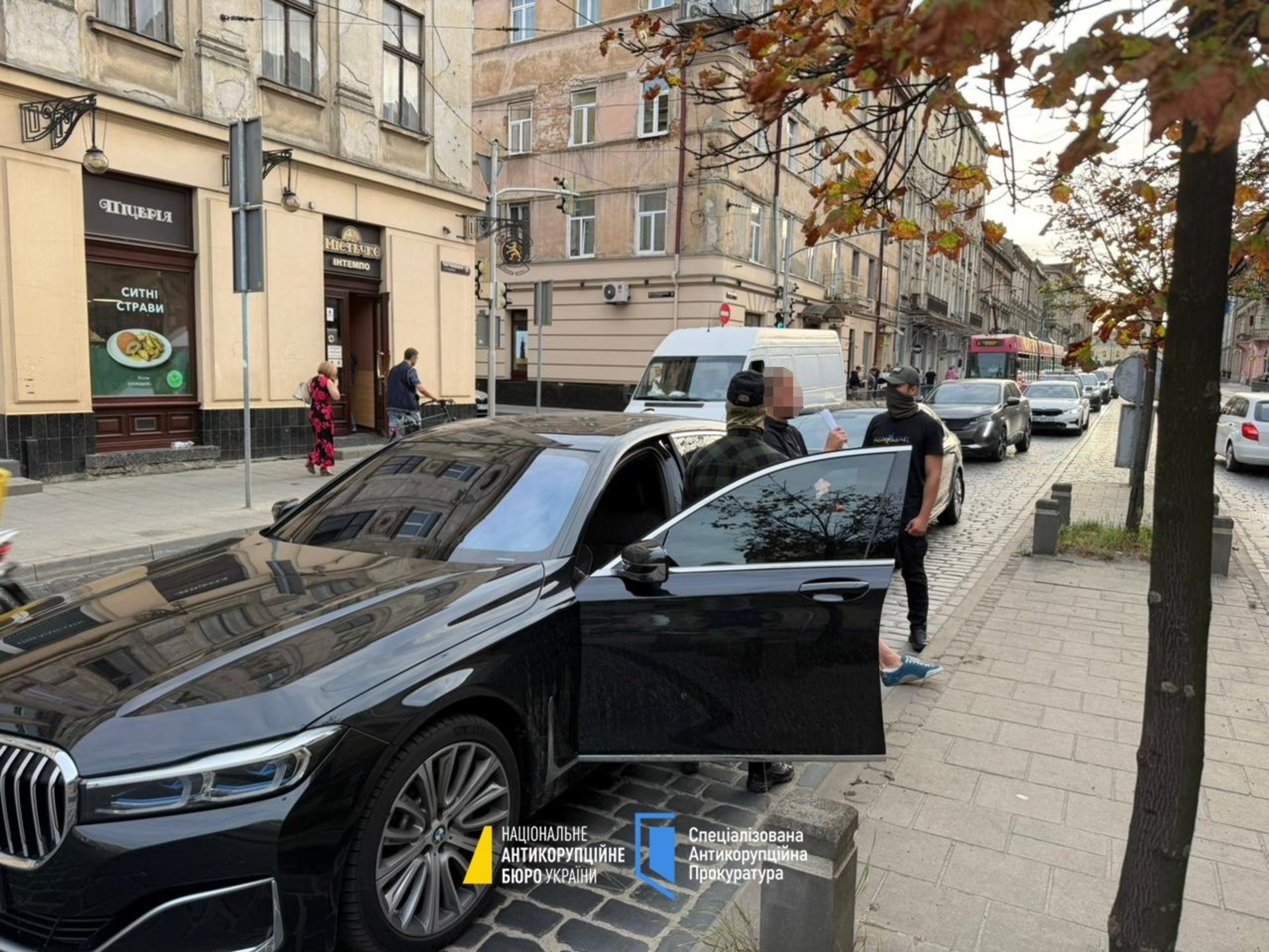 Знешкоджено корупційну мережу: посадовець ОГП в керівництві злочинної організації 12