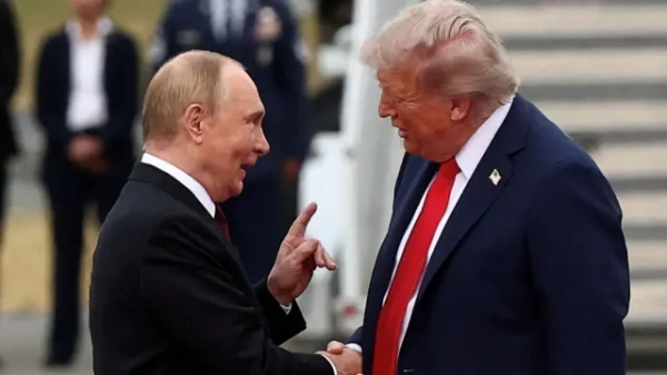 Путін та Трамп під час зустрічі в Анкориджі