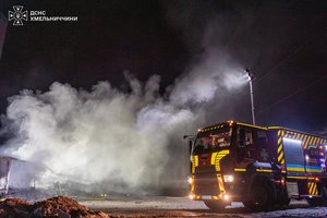 Як рятувальники Хмельниччини долають наслідки російських атак 15
