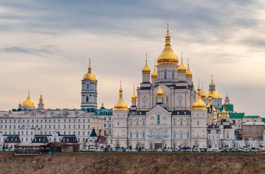 Почаївську лавру зобов’язали остаточно порвати з РПЦ: терміни&hellip;
